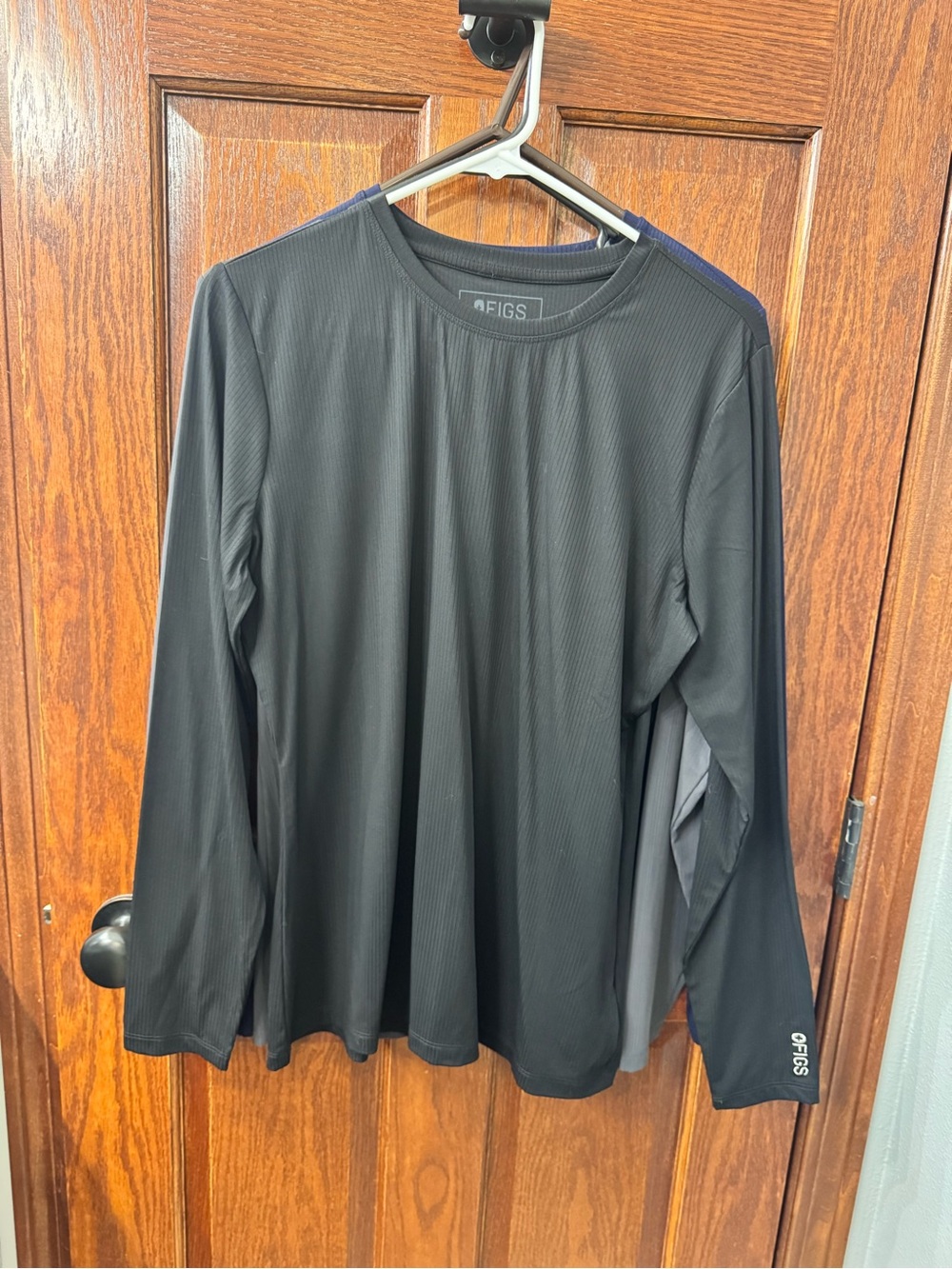 FIGS women’s Palmer Black Long-Sleeve. Size Large. NWOT.